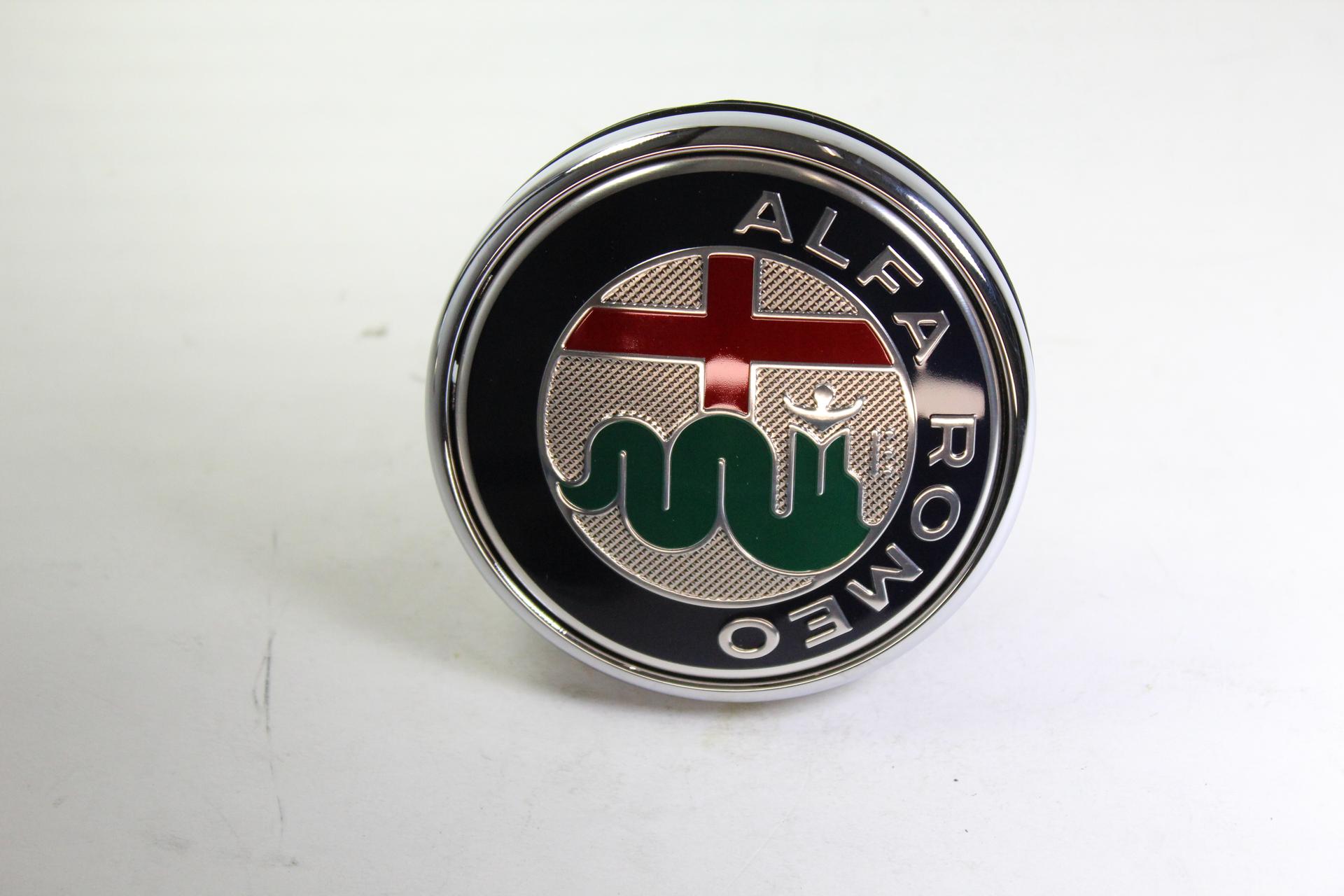 FIAT GROUP - ALFA GIULIETTA, EMBLEEM LOGO ACHTERZIJDE PUSH DRUKKNOP HELDER CHROME RAND ORIGINEEL - 50538700